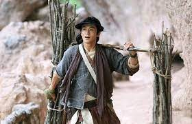 Hiện tượng này phản ánh sự hạn chế hiểu biết về giá trị thực của nhiều vật phẩm quý giá trong tự nhiên và xã hội.