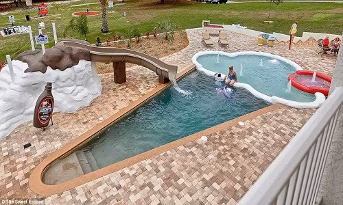 Dailymail đã tổng hợp những bể bơi có hình dạng độc đáo bậc nhất hành tinh, trong đó có bể bơi hình cây kem ốc quế, một bể khác hình bàn chân, và một bể bơi lãng mạn hình cây đàn piano. Tại một khách sạn có tên Sweet Escape gần Orlando (Mỹ) có một hồ bơi hình cây kem ốc quế. Ở đầu “cây kem ốc quế” là một hồ bơi nhỏ được cài hoa màu đỏ nhỏ xinh vô cùng đáng yêu.