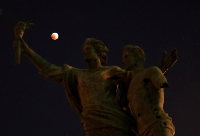 Nguyệt thực toàn phần ở Lebanon.