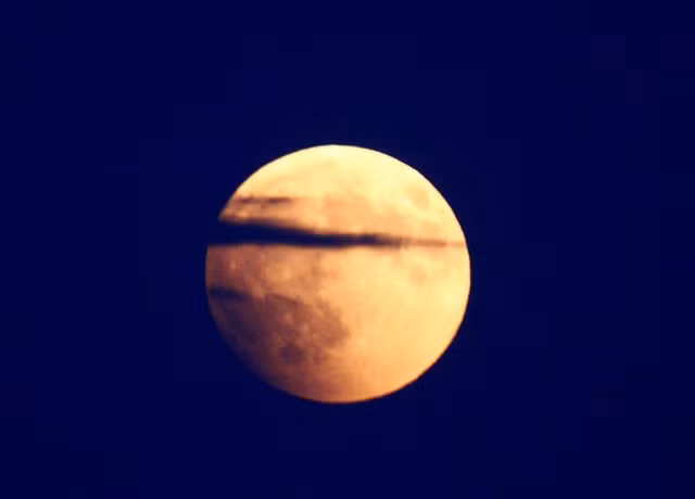 Nguyệt thực tại Skopje, Macedonia.