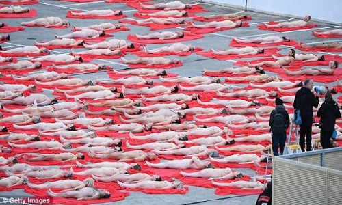 Một người tham dự cho biết, đây là một trải nghiệm khó quên, khi ông có thể tự do "giải phóng" cơ thể. Ảnh: Getty Images