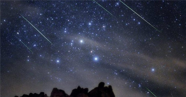 Năm nay, cực điểm của mưa sao băng Delta Aquarids cũng trùng với thời điểm với nguyệt thực toàn phần, với cực điểm vào ngày 28-29/7. Tuy nhiên, mưa sao băng chỉ cỡ trung bình, thậm chí nhỏ, nên ngay cả khi thời tiết lý tưởng, ta cũng khó quan sát được.