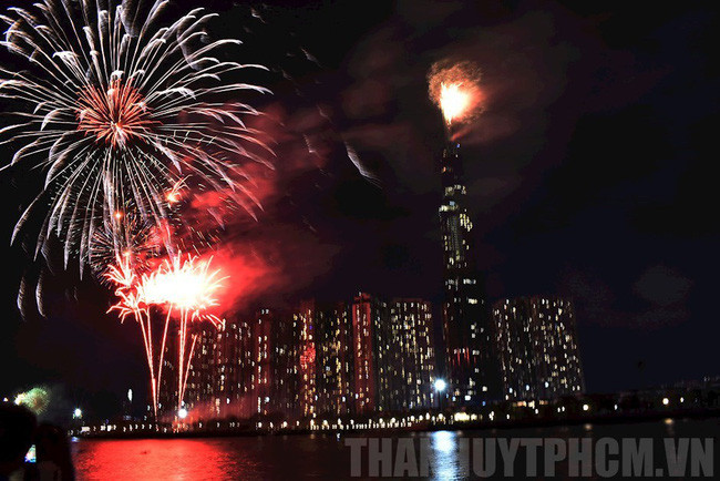 TP HCM to chuc ban phao hoa nghe thuat dip le 30/4