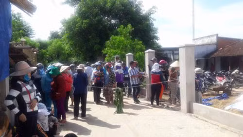 Tim thay bo hai cot nguoi trong nha nghi can giet vo, giau xac