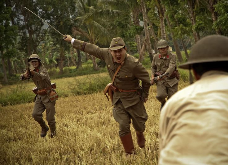 Cụ thể, thanh kiếm Gunto chính là thứ luôn được dương cao nhất trong các cuộc tấn công đánh giáp lá cà của binh lính Nhật trên mặt trận Thái Bình Dương. Mỗi khi nghe một binh lính Mỹ nghe thấy tiếng hô "Banzai" và âm thanh tuốt kiếm ra khỏi bao sắc lẹm đồng nghĩa với việc binh lính Mỹ chuẩn bị phải đối mặt với chiến thuật liều lĩnh và đẫm máu bậc nhất chiến tranh thế giới thứ hai-chiến thuật biển người cảm tử của Nhật Bản. Nguồn ảnh: Pinterest.