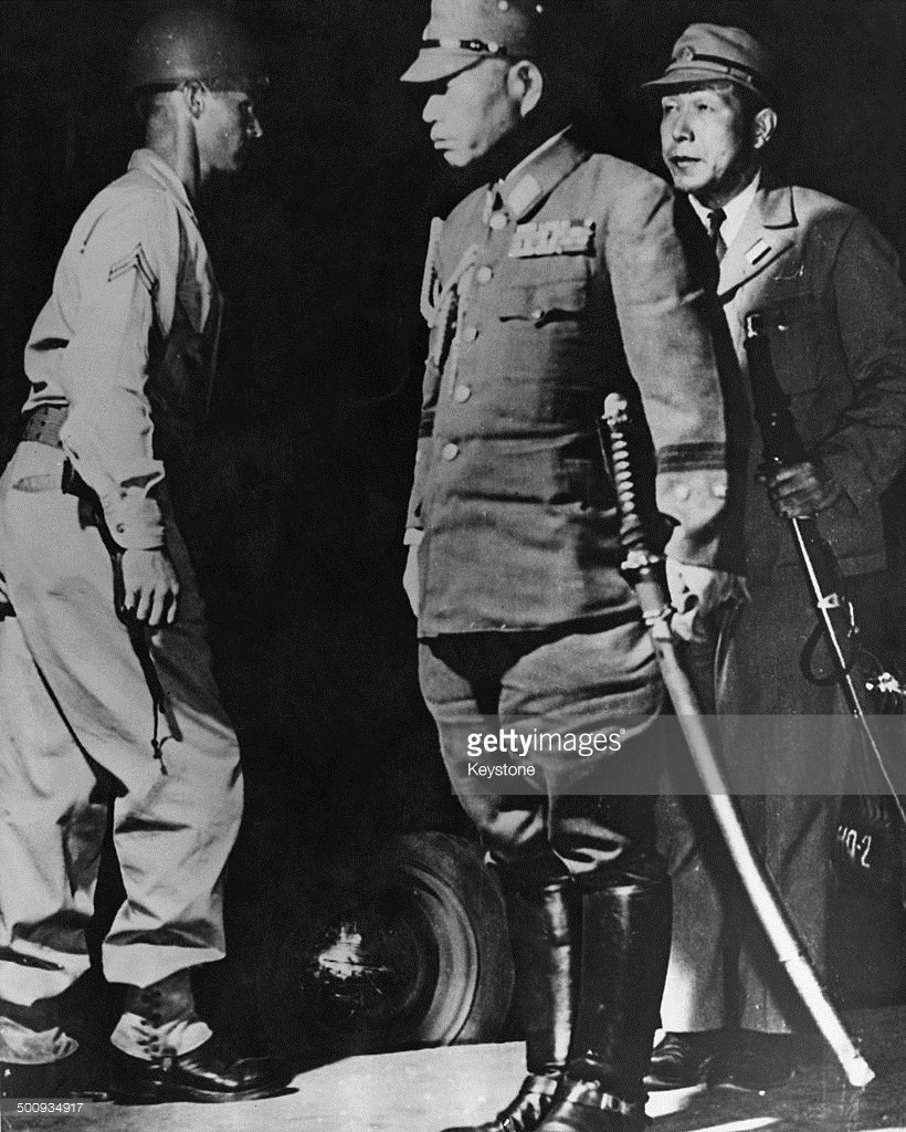 Thanh kiếm này được coi là một trang bị chính thức của Quân đội Nhật Hoàng cho tới tận khi lực lượng này phải giải tán hoàn toàn sau khi chiến tranh thế giới thứ hai kết thúc. Tất cả các sỹ quan của Nhật đều được nhận một thanh kiếm Gunto khi ra trường và đây chính là vật biểu trưng cho sức mạnh và tinh thần Samurai bất diệt của lực lượng này. Nguồn ảnh: Getty.