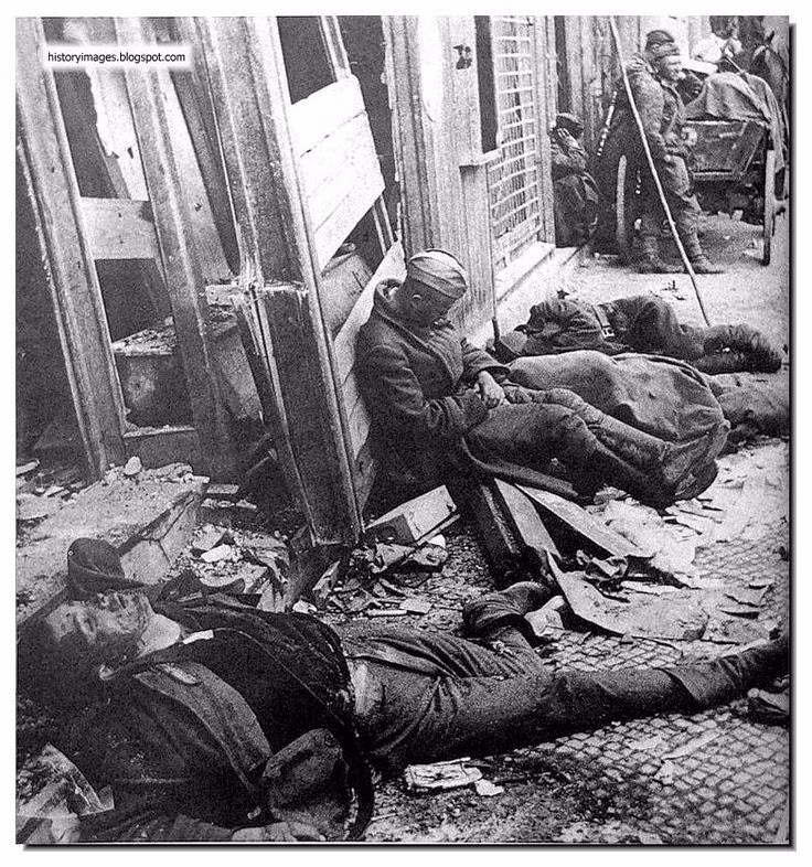 Chính vì vậy, họ sẵn sàng nằm ngủ ngay cạnh xác chết của đối phương mà không "nề hà" gì. Miễn sao cái xác đó chưa kịp... bốc mùi thối rữa thì họ vẫn có thể ngủ ngon ngay bên cạnh. Nguồn ảnh: Pinterest.