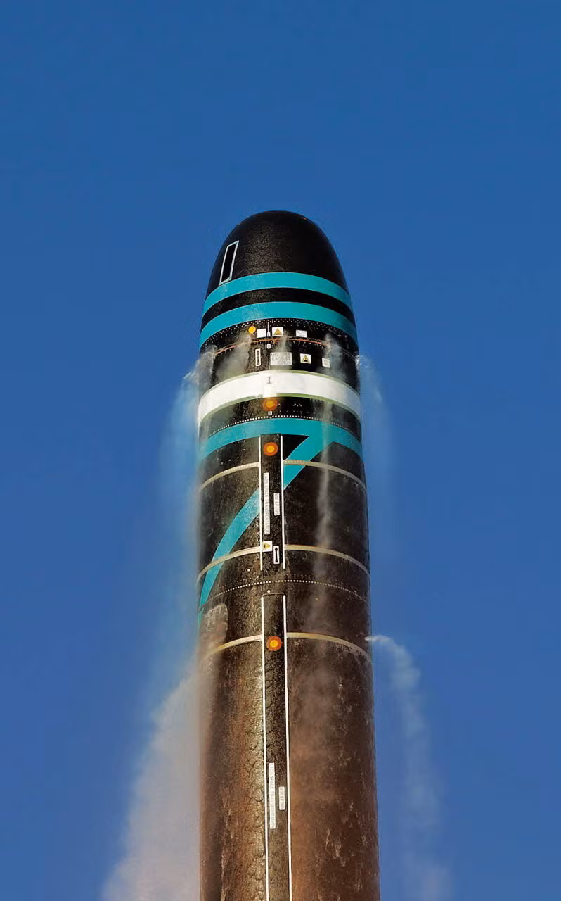 Tuy to lớn và có tầm bay xa khủng khiếp, nhưng những tên lửa hạt nhân này cũng có độ chính xác đến kinh ngạc với chỉ số CEP 250m. Với tất cả những thông số mang trong mình, tên lửa M51 xứng đáng là cánh tay hỏa ngục của Hải quân Pháp. Nguồn ảnh: americanmilitaryforum