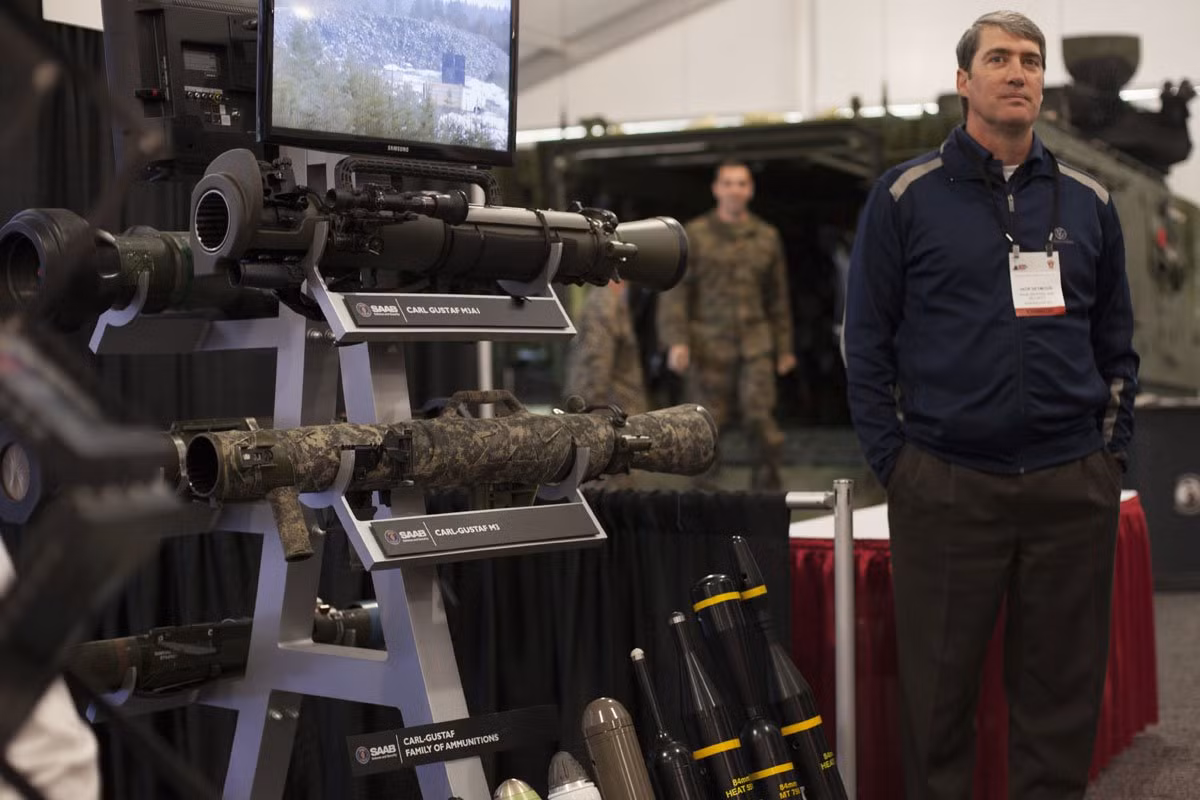 Súng phóng lựu đa năng Carl Gustaf, bắn đạn rocket 84 mm do tập đoàn SAAB, Thủy Điển chế tạo. Ảnh: Business Insider
