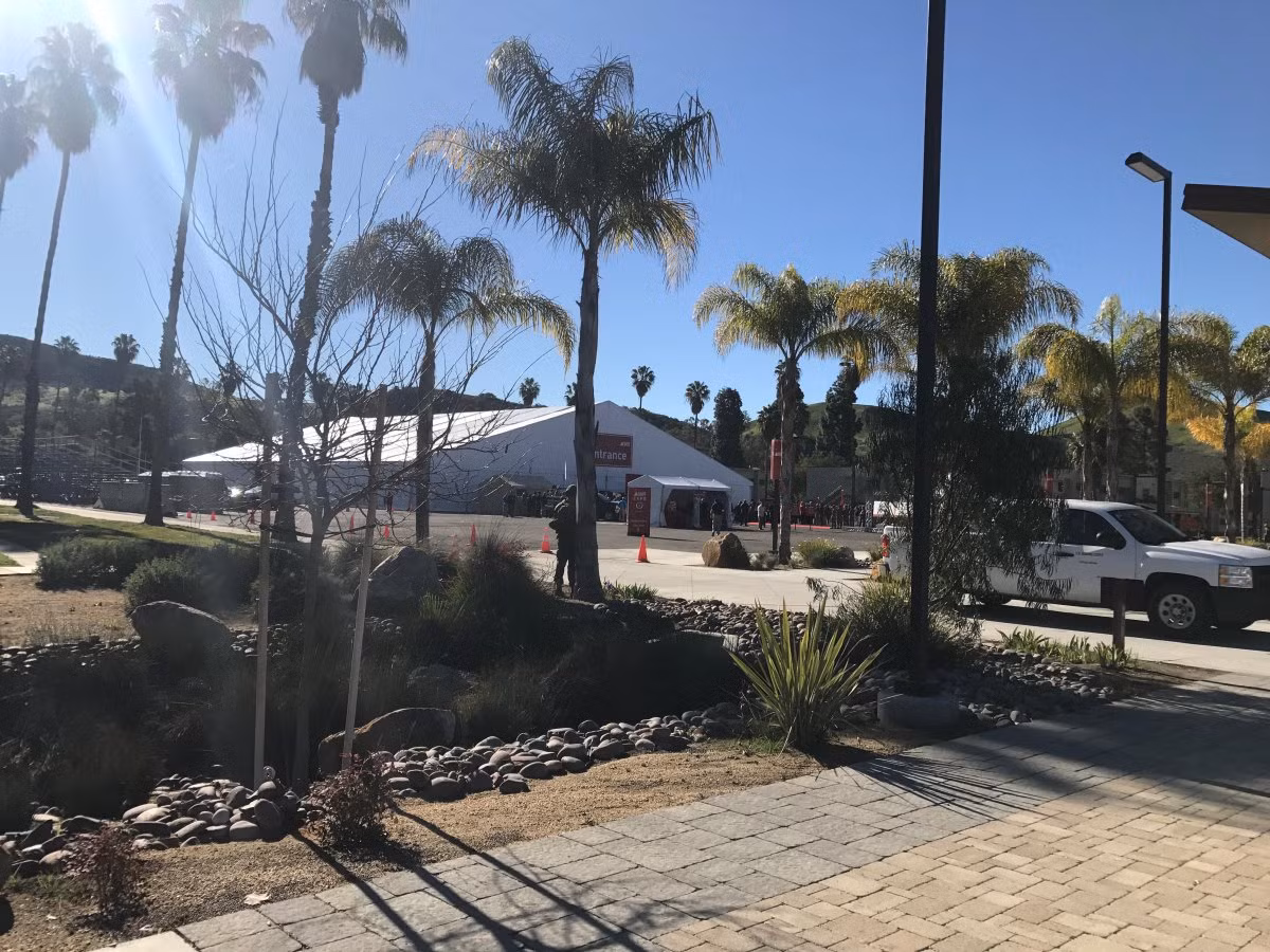 Triển lãm MARINE WEST 2017 được tổ chức từ ngày 1-2/2 tại trại Pendleton. Đây là triển lãm thường niên nhằm giới thiệu các thiết bị, công nghệ vũ khí mới dành cho Thủy quân lục chiến Mỹ. Khoảng 60 nhà thầu tham dự triển lãm. Ảnh: Business Insider