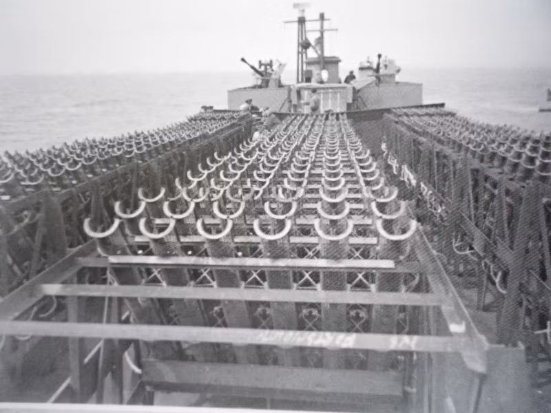 Ưu điểm của loại hỏa lực này đó là rẻ, dễ sử dụng, sức công phá trung bình trên diện rộng, tạo được áp lực tâm lý tới đối phương. Nguồn ảnh: Passion.