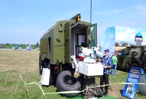 Hệ thống này được thiết kế cho phép đo quỹ đạo đối tượng thử nghiệm và xác định độ lệch bằng phương pháp một trạm điều khiển với độ chính xác cao. Bằng cách đo tọa độ góc ở dải quang phổ thường và dải hồng ngoại, cùng với phương pháp đo xa laser góc nghiêng tới vật thể. Nguồn ảnh: ifmo.ru