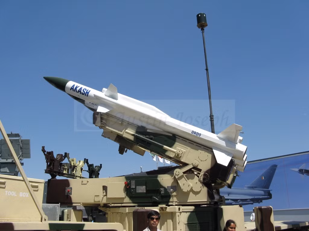 Tên lửa có tốc độ Mach 2,5m. Tầm hoạt động của tên lửa 30km, và trần bay 18km. Nguồn ảnh: Augustin