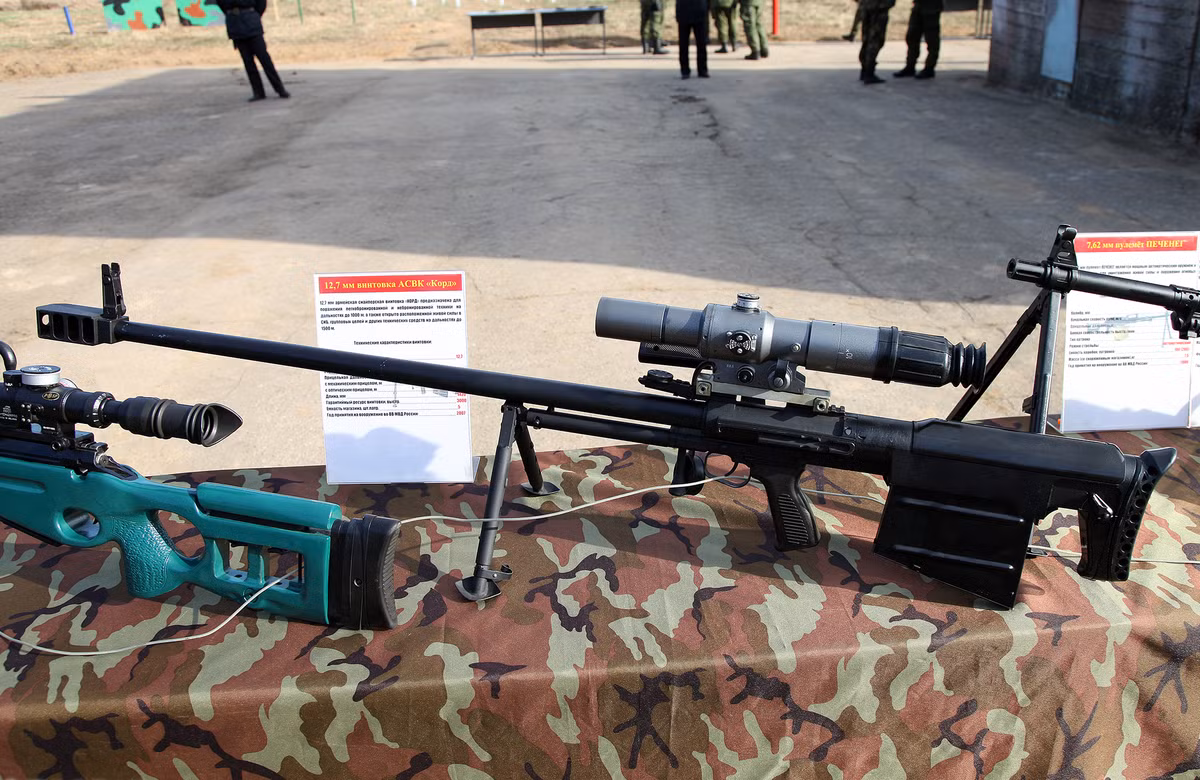 Loại ống ngắm N12 của Việt Nam có thể phóng đại mục tiêu lên 10 lần, thị giới 3mm, mức phân biệt 6 giây, cự ly ngắm bắn tối đa lên tới 1.800m. Nguồn ảnh: Wikiwand