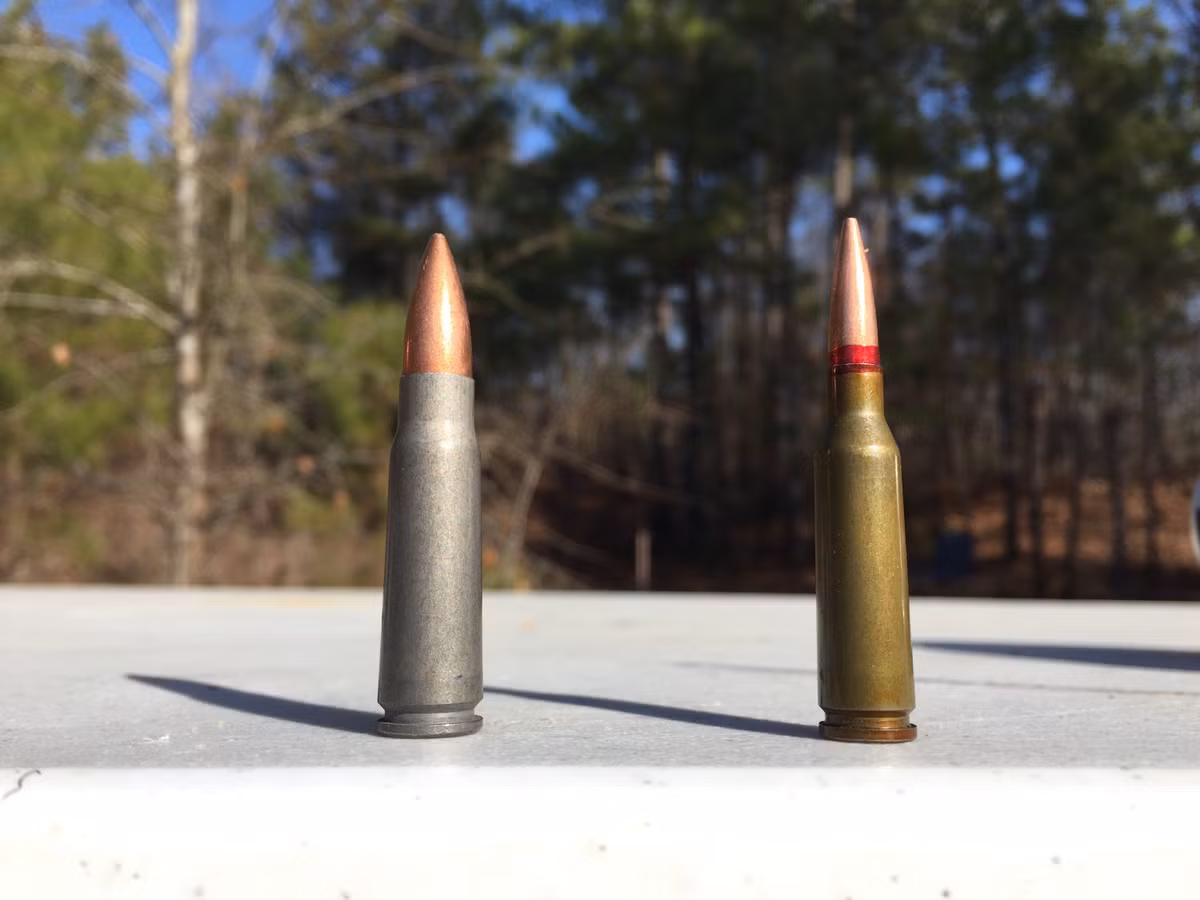 Do dan sung truong 7,62mm va 5,56mm: Ai hon ai?