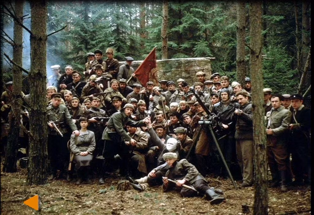 Ngoài ra, cũng có không ít người Cossack gia nhập vào lực lượng quân đội Đức để đánh Liên Xô. Phần lớn những người này đều đã hy sinh ngoài mặt trận hoặc chạy trốn sang đầu hàng Đồng Minh khi cuộc chiến kết thúc. Nguồn ảnh: Model.