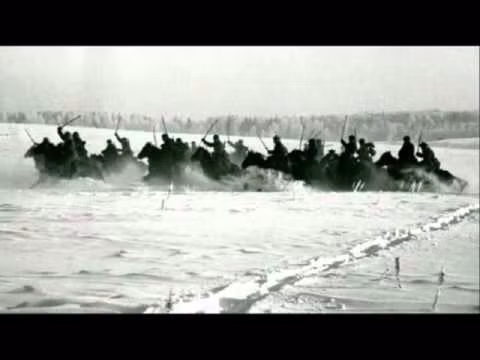 Những binh lính Cossack chiến đấu rất tinh quái, họ thường sử dụng ngựa và đánh tập kích vào vị trí của đối phương để chiếm ưu thế vượt trội khi giáp lá cà. Ngoài ra, trong chiến đấu, những người lính Cossack cũng nổi tiếng gan lỳ và... dã man khi họ thường không bắt giữ tù binh mà sẽ giết hết. Nguồn ảnh: Youtube.