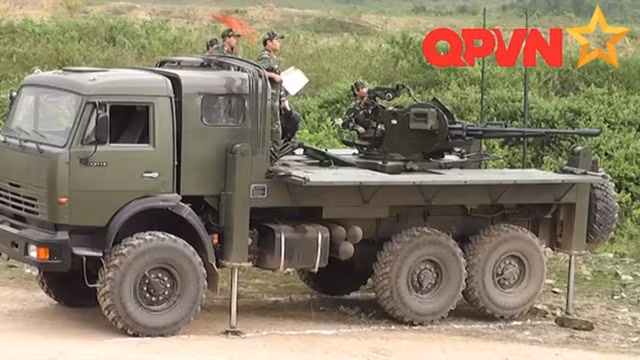 PSR-A Pilica thực sự là phương án rất hay để tận dụng lại kho pháo phòng không ZU-23 thời Liên Xô. Và Việt Nam chúng ta có lẽ cũng nên học tập cách mà Ba Lan thực hiện nâng cấp với ZU-23. Hiện nay, chúng ta cũng có một số lượng lớn ZU-23, bên cạnh đó chúng ta đã tự sản xuất được tên lửa vác vai Igla do đó hoàn toàn có cơ sở để phát triên hệ thống phòng không tích hợp hiện đại. Ảnh: Bộ đội Việt Nam thử nghiệm đề tài pháo phòng không tự hành với việc đưa pháo ZU-23 lên khung gầm xe tải 6x6 bánh.