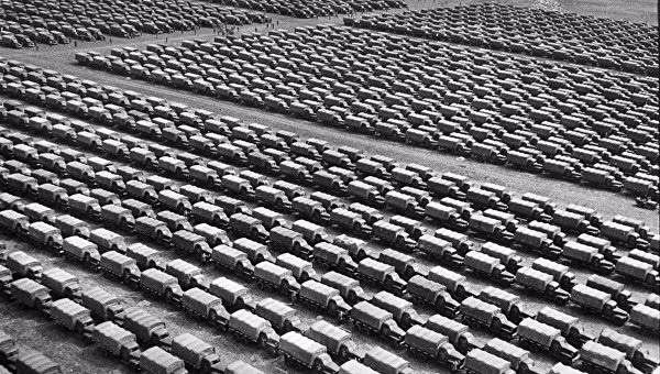 Tổng cộng trong suốt chiến tranh thế giới thứ hai, phía Mỹ đã sản xuất 102.000 xe tăng, 2,3 triệu xe ô-tô và các loại phương tiện đường bộ nói chung, chiếm một nửa số lượng các loại phương tiện đường bộ do phe Đồng Minh sản xuất trong suốt thời kỳ này. Nguồn ảnh: Orien.