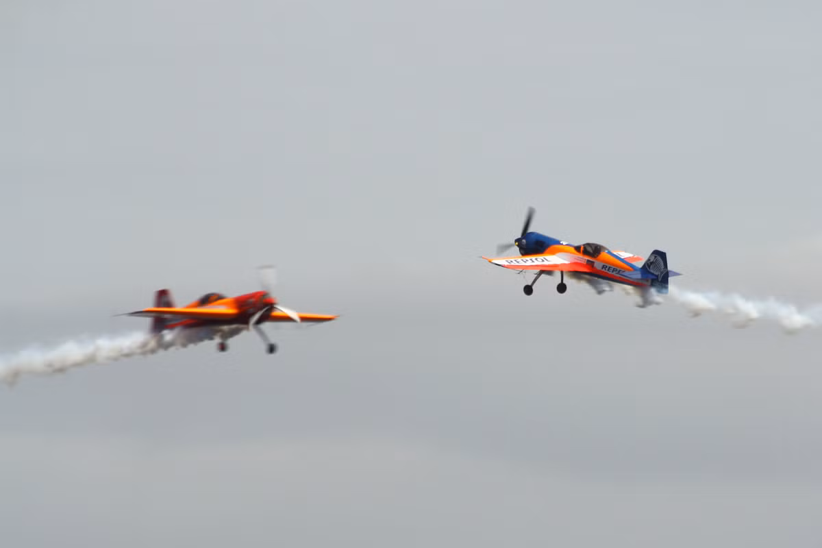 Một pha trình diễn của Sukhoi Su-26 trên không. Nguồn ảnh: Wiki.