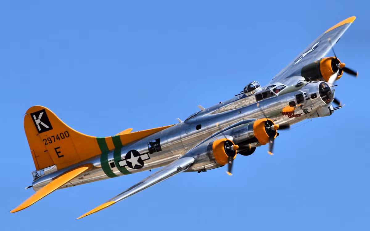 Các đơn vị Mỹ là Không Lực 8 đóng tại Anh và Không Lực 15 đóng tại Ý góp phần bổ sung cho nhiệm vụ ném bom khu vực ban đêm của Bộ chỉ huy Không quân Ném bom thuộc Không quân Hoàng gia Anh trong chiến dịch Pointblank, giúp đạt được ưu thế trên không trên các thành phố, nhà máy và chiến trường Tây Âu chuẩn bị cho Trận chiến Normandy. Nguồn ảnh: pinterest