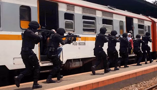 Dac nhiem chong khung bo 88 Indonesia: Non tre ma gioi-Hinh-2