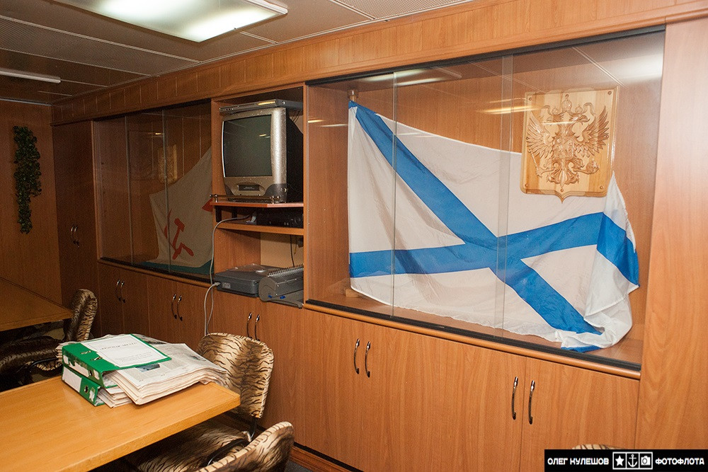 Trên tàu ngầm hạt nhân Typhoon có cả tivi, tuy nhiên chiếc tivi này chỉ có thể xem được các chương trình từ hệ thống đầu đĩa trên tàu, không thể bắt sóng truyền hình từ phía bên ngoài. Nguồn ảnh: Ambien.