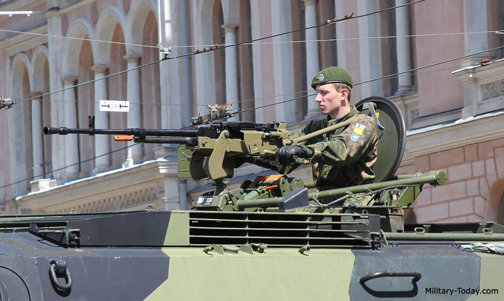 Súng có hai biến thể, biến thể thông thường có báng và biến thể trang bị trên xe quân sự và tàu chiến không có báng mang tên NSVT. Nguồn ảnh: Military Today