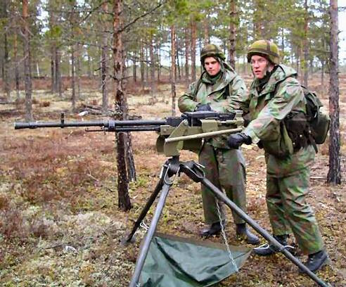 Khi sử dụng bệ chống 3 chân trong lượng súng tăng lên 41kg, điều này đồng nghĩa với việc kíp chiến đấu tối thiểu phải là hai binh sĩ. Nguồn ảnh: generalequipment