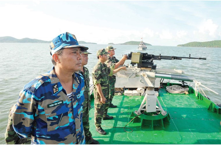 Nếu như trang bị súng máy hạng nặng tiêu chuẩn của phương Tây trên xe tăng, xe bọc thép, tàu chiến hiện nay là khẩu M2HB thì Nga và khối Đông Âu, và các nước có truyền thống dùng vũ khí có nguồn gốc từ Liên Xô trước đây và Nga ngày nay lại dùng khẩu súng máy hiện đại NSV. Nguồn ảnh: Cảnh sát biển