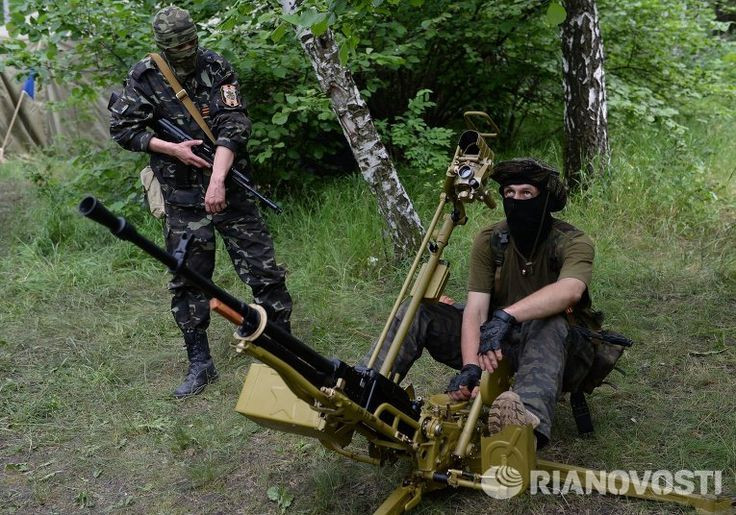 NSV là một loại súng máy hạng nặng được thiết kế bởi ba kỹ sư G. I. Nikitin (Г. И. Никитин), Y. S. Sokolov (Ю. М. Соколов) và V. I. Volkov (В. И. Волков). Trong hình là khẩu NSV với một vài phụ kiện kèm theo đã biến thành một khẩu súng máy phòng không hạng nhẹ hiệu quả. Nguồn ảnh: Rianovosti