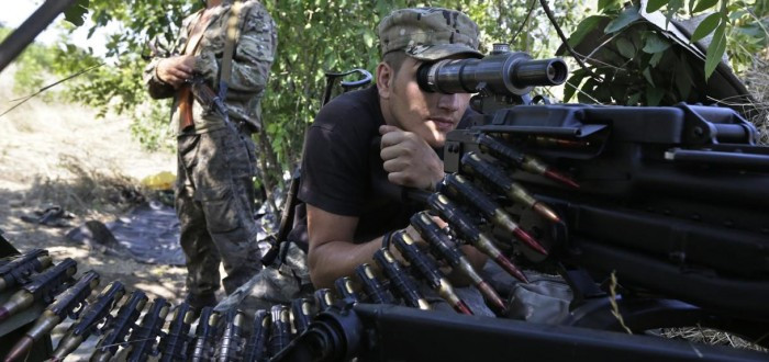 Phiên bản thông thường có thể trang bị kính ngắm quang học cho khả năng tác xạ một cách chính xác hơn. Nguồn ảnh: Armament Research Services