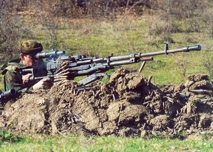 Súng sử dụng cơ cấu nạp đạn bằng khí nén, tốc độ bắn 800 viên/phút. Sơ tốc đạn 845m/s, tầm bắn hiệu quả 1,5km khi phòng không và 2km khi tấn công các mục tiêu mặt đất. Nguồn ảnh: pinterest