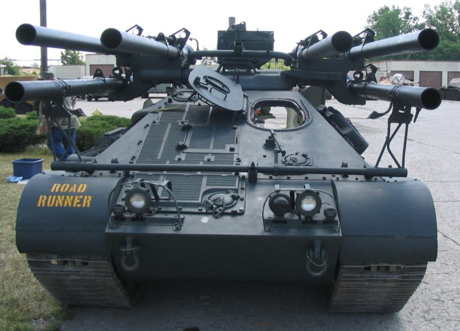 Điểm đặc biệt đó là loại pháo tự hành này có thể bắn liền một lúc cả 6 nòng, nghĩa là liền một lúc phóng ra cả 6 viên đạn, công phá một khoảng rất rộng, tạo ra hỏa lực áp đảo hoàn toàn so với các loại vũ khí bộ binh thông thường và có thể sử dụng thay phi pháo trong một vài trường hợp. Nguồn ảnh: WOT.