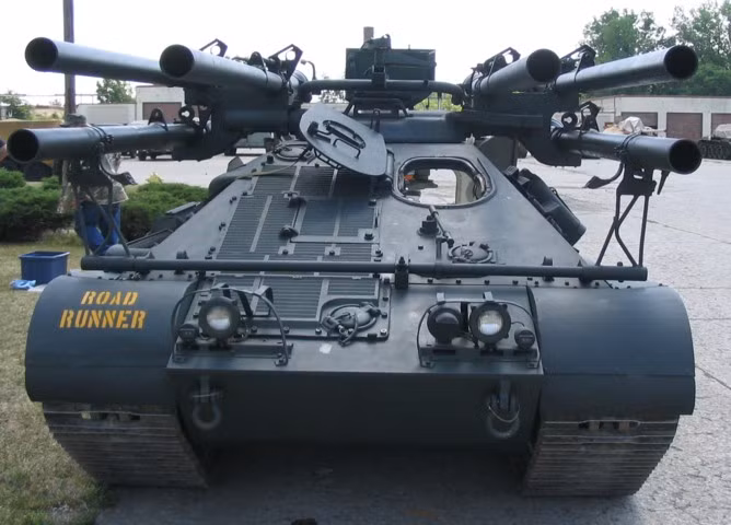 Điểm đặc biệt đó là loại pháo tự hành này có thể bắn liền một lúc cả 6 nòng, nghĩa là liền một lúc phóng ra cả 6 viên đạn, công phá một khoảng rất rộng, tạo ra hỏa lực áp đảo hoàn toàn so với các loại vũ khí bộ binh thông thường và có thể sử dụng thay phi pháo trong một vài trường hợp. Nguồn ảnh: WOT.