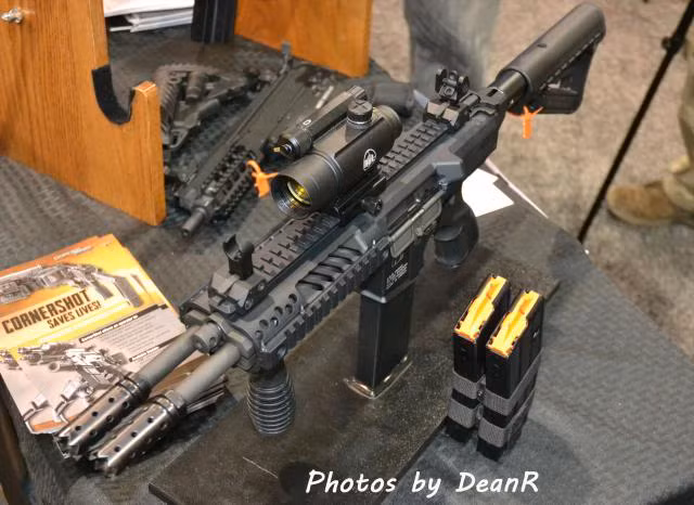 Súng có thể khai hỏa ở chế độ liên thanh và chế độ bán tự động, tốc độ bắn đạt khoảng 1.600 viên/phút. Nguồn ảnh: DeanR