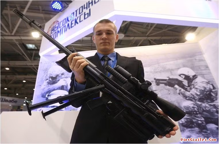 Khi mở báng súng có chiều dài lên tới 1746mm, nhưng khi gấp súng lại, chiều dài lúc này chỉ còn lại 1154mm. Chiều dài nòng 1000mm. Nguồn ảnh: Vietgiaitri