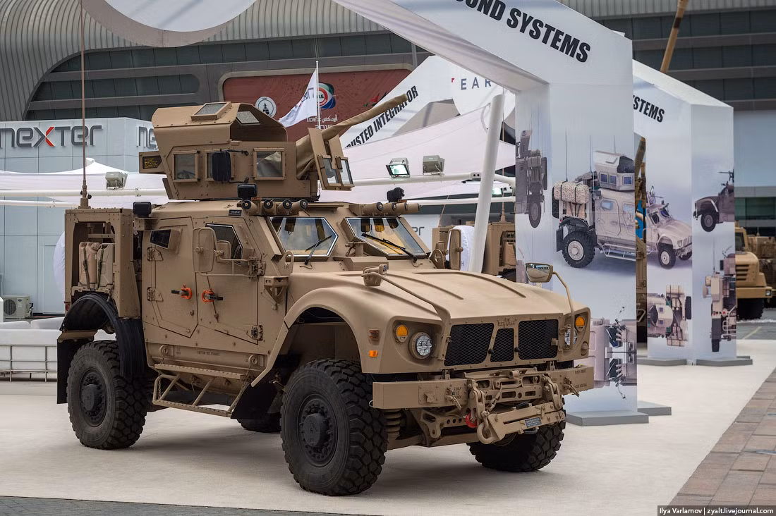 IDEX cung cấp cơ hội tuyệt vời cho các công ty giới thiệu các sản phẩm và giải pháp thiết kế đặc biệt cho các quốc gia giàu có Trung Đông. Bao gồm một loạt các hệ thống vũ khí trên bộ cũng như trên biển. Nguồn ảnh: varlamov.ru