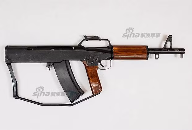 Thậm chí đến tận bây giờ, phía Nga vẫn chưa phát triển hoàn thiện được bất cứ một mẫu súng trường sử dụng băng đạn lắp phía sau nào. Ảnh: Nguyên mẫu khẩu súng trường tấn công NA-4 của Liên Xô. Nguồn ảnh: Sina.