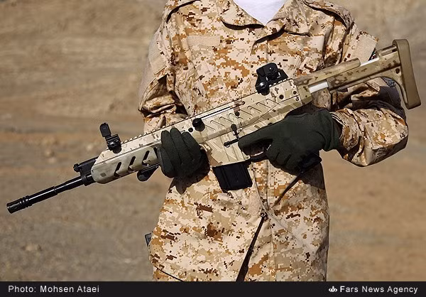 Trong khi XCR-L lại là bản sửa đổi từ mẫu súng trường tấn công nổi tiếng M16. Nguồn ảnh: Thefirearmblog