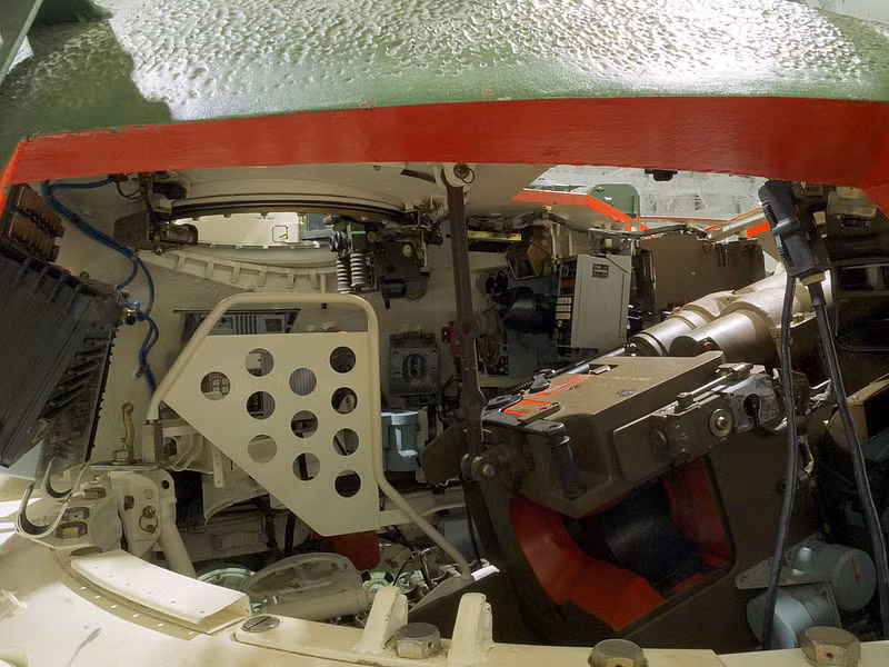 Dieu chua biet ve khau phao tren xe tang T-54/55 Viet Nam-Hinh-2