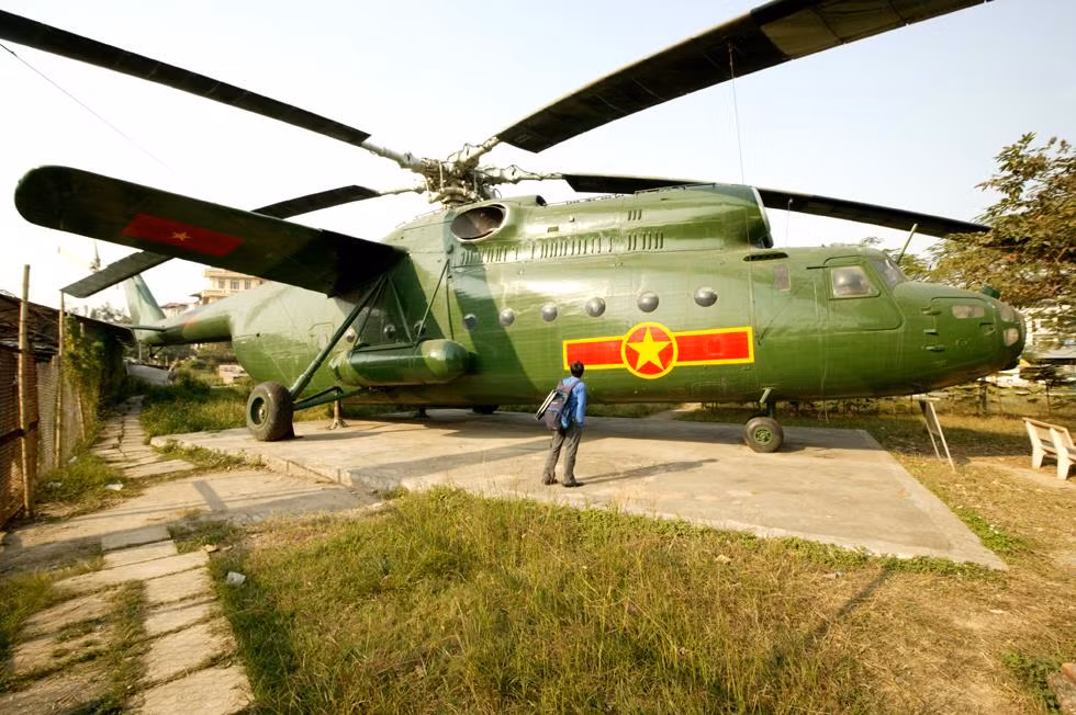 Trong thời gian còn trong biên chế của Không quân Việt Nam, trực thăng Mi-6 được biên chế chủ yếu cho Trung đoàn Không quân Vận tải 919. Đúng như cái tên của Trung đoàn này, nhiệm vụ chính của những chiếc Mi-6 ở Việt Nam là làm "ngựa thồ" trên không. Nguồn ảnh: DN.