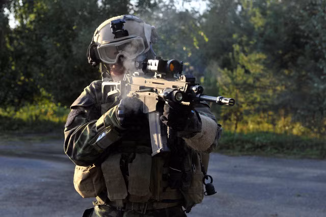 Với biến thể CZ 805 Bren A1 súng có trọng lượng 3,77 kg, chiều dài khi báng mở 910 mm, và khi đóng báng 670 mm, chiều dài nòng 360 mm. Nguồn ảnh: All4shooters