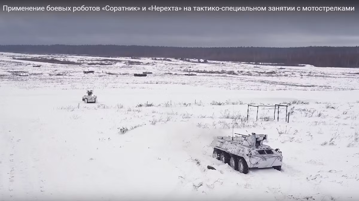 Robot “Soratnik” là hệ thống chiến đấu tự động được phát triển bởi tập đoàn vũ khí nhà nước Kalashnikov. Nó được giới thiệu lần đầu tiên tại diễn đàn quân sự-kỹ thuật quốc tế "Army- 2016". Nguồn ảnh: Ministry of Defence