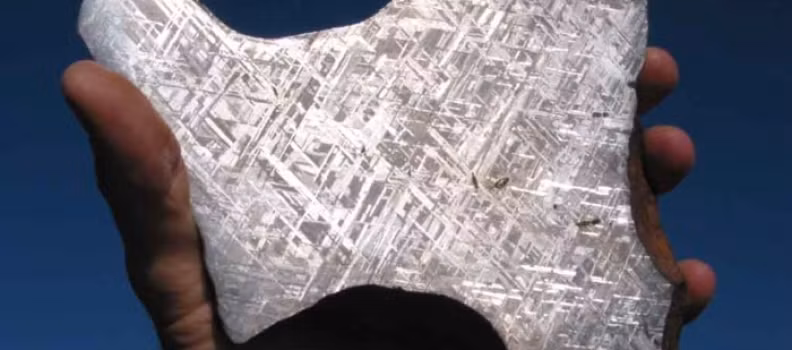 Tuy nhiên chỉ những người như tỷ phú Bill Gates hay Warren Buffett mới có khả năng mua những khẩu súng đắt đỏ được làm từ vật liệu siêu hiếm này. Nguồn ảnh: Uncle Sam