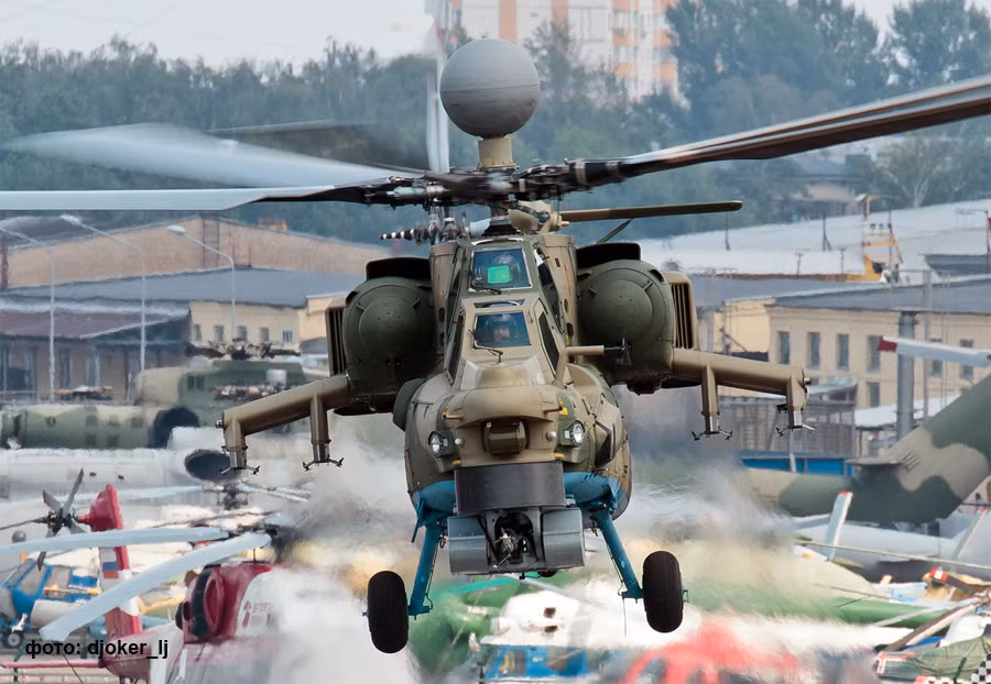 Theo bản báo cáo của công ti có ghi rõ: "Chỉ huy và phi công Mi-28NM sẽ nhận thông tin liên tục về tình hình bên ngoài máy bay và hoạt động các hệ thống khí tài ở mức độ lớn hơn và cách tiếp cận đơn giản hơn nhằm nâng cao khả năng phản ứng phi công trong mọi tình huống và tăng tốc độ quyết định trong những tình huống chiến đấu phức tạp ". Nguồn ảnh: nevskii-bastion
