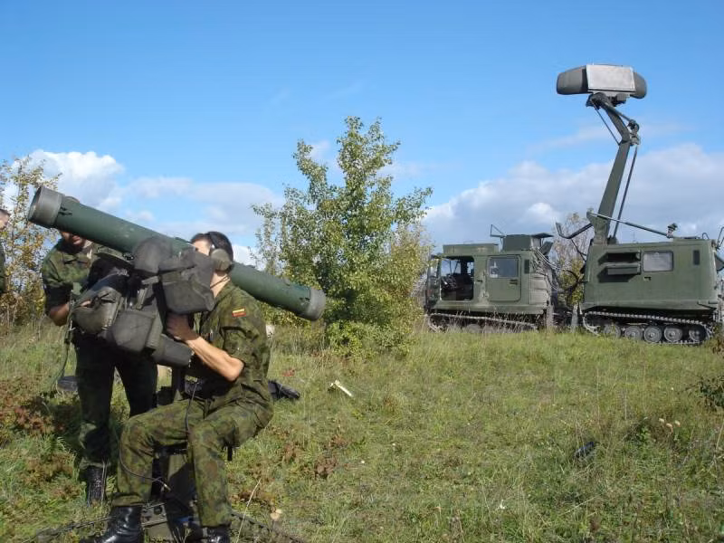 Hiện tại phiên bản mới nhất mang tên RBS 70NG được phát triển với nhiều cải tiến vượt trội khiến cho hệ thống vũ khí này được coi là hệ thống đa năng hiện nay, khi chúng vừa có thể tiêu diệt mục tiêu bay lẫn các loại xe chiến đấu mặt đất. Nguồn ảnh: Weaponsystems