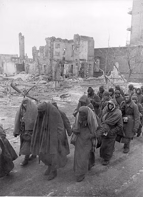 Tù binh Đức sau khi đầu hàng Liên Xô, ảnh chụp năm 1943. Nguồn ảnh: Knowled.