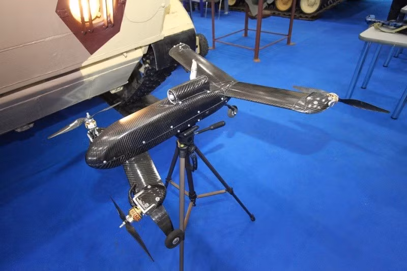 Máy không người lái mini Era-52 ứng dụng công nghệ "tiltrotor" để cất cánh như trực thăng và xoay rotor để bay như máy bay cánh cố định. Ảnh: Arms Expo