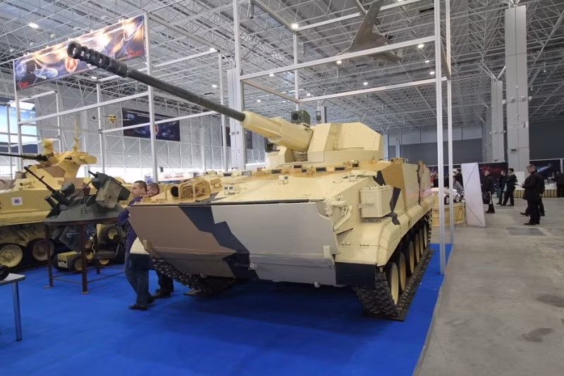 Xe chiến đấu bộ binh BMP-3 lắp module chiến đấu AU-220M với pháo 57 mm tốc độ cao. Ảnh: Arms Expo